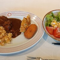 レストランアラスカ 築地店 - ジャンバラヤにカレーかけ、サラダバー