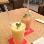 bb.q　プレミアム カフェ - マンゴーオレンジスムージー(･∀･)
            普通のソフトドリンクがないのがざんねーん！