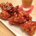 bb.q　プレミアム カフェ - ハニーホットチキン♥︎
            
            ここのフライドチキンは1pで飽きるけど、これなら飽きずに食べられる♪