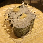 回し寿司 活 活美登利 - 白魚軍艦209円