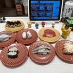 魚べい - 料理写真:タッチパネルで、一度に注文出来るのは、4皿まで　※でも……到着スピードが、めちゃめちゃ！早く、早くも全部、揃ってしまった