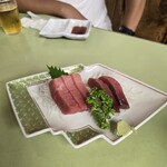 鯉とうなぎのまるます家 - 中トロ刺し