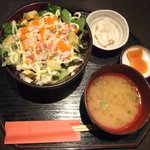のどぐろ家 姫川 - ずわい蟹とアボガドサラダ　バラちらし