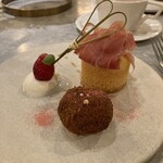 ERUTAN RESTAURANT BAR - 