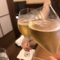日本料理 晴山 - 暑いので、まずはシャンパンで乾杯