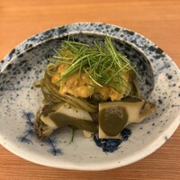 日本料理 晴山 - 鮑うどん　　雲丹がのっていて、麺には肝が絡ませてあります