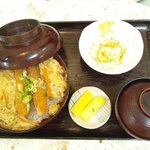 스미레 - えびとじ丼　745円(税込)