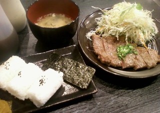 nikunikuteppanyakiizakayaseimusan - ステーキ定食