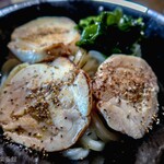 ヨコクラうどん - 鶏チャー&黒胡椒