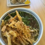素うどん華ちゃん - 牛すじうどんにごぼ天トッピング
