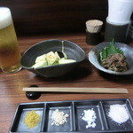 Gyuutandoujimaseinikuten - ４種のお塩。左からカレー塩、次のは忘れた、雪塩、岩塩。