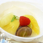 聘珍樓 - フルーツのせ杏仁豆腐