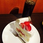 イタリアントマトカフェジュニア - ビッグショートケーキ