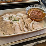 レストラン ヴァロリス - 自家製塩漬け豚ロース肉のロティ　香味野菜とトマトのプロヴァンスソース添え