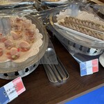 レストラン ヴァロリス - 鴨スモークのサラダ仕立て（左）取り忘れたパテドカンパーニュ（右）