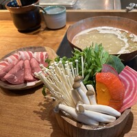 しゃぶしゃぶ KINTAN 代官山本店 - しゃぶしゃぶがセットされました