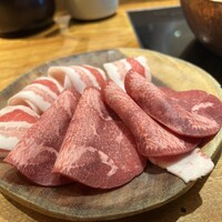 しゃぶしゃぶ KINTAN 代官山本店 - お肉もスライサーで切り立て