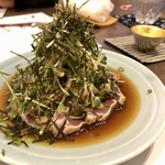 樽勝 - 鰹たたき　茗荷と貝割れのサラダ仕立て