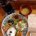 喫茶むくむく - 料理写真:カレーコロッケとバンバンジー風サラダのプレート1250円