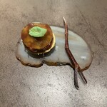 nôtori - 馬肉と手長海老。右にあるのは食べませんが手長海老の腕