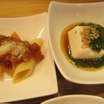 とよ香kitchen - ミートソースペンネ、めかぶのせ冷奴