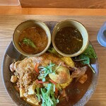 SPICE チキンカレー専門店 ヤマブキ - 上から　お皿大きいです