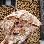 ブーランジェリー　ジン - ドライフルーツパン　￥550