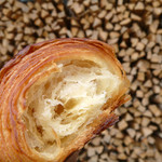 ブーランジェリー　ジン - クロワッサン☆（手でちぎりました）