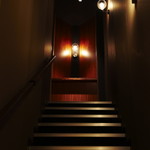 salon du kuma3 - 秘密の空間へと誘う階段