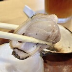 かんのん - 「焼き）地はまぐり（税込￥1,100）」の貝柱のアップ…