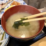 かんのん - 「あじ塩焼き（税込￥1,700）」「定食変更+450円（税込￥450）」のお味噌汁