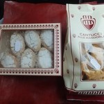 Nannini - Cantucci alla Mandorlaと
            Ricciarelli alla Mandorlaを購入。