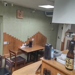 居酒屋どんでん返し - 店内1（入口から奥方面）