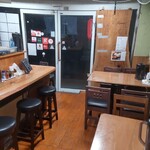 居酒屋どんでん返し - 店内2（奥から入口方面）