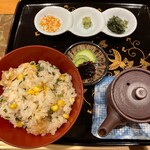 四季料理 悠 - コーンとばいの炊き込みご飯、半分は出汁とお茶漬けで