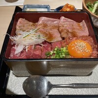 牛刺しと焼肉 仔虎 クリスロード店 - 