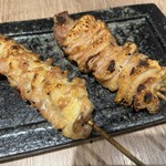炭火焼鳥 太美屋 - ひざ、皮_塩