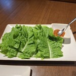 焼肉うしごろ - サンチュと、サムジャンです。