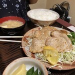 とんかつよしえ - しょうが焼き定食