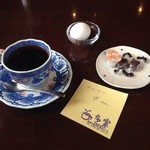 多室 - ホットコーヒー、半熟玉子、チョコレート、イカす伝票。