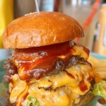 ベイ＊エリア81 - ガッツリなアメリカンバーガーながら
パティは国産牛100%使用!!