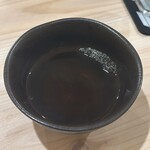 旬菜串焼処 食 - 最後に出してくれる温かいお茶