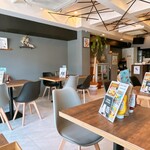 ベイ＊エリア81 - スッキリお洒落な店内