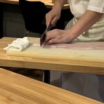 日本料理うしお - 鱧の骨切り