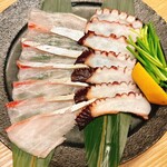 冠地鶏とかぼす平目 とよの本舗 元町旧居留地店 - アジとタコ