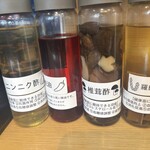 麺屋真星 - 味変に4種のオイルやお酢が！