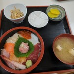 勢登鮨 - 八食丼1,450円