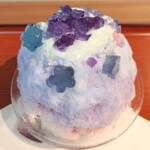 たい焼き なみへい - 催事利用 あじさい1,364円✨上のエスプーマがクリームチーズでベリーのかき氷。ラズベリーを特に感じました。寒天で彩られた鎌倉らしいかき氷♡