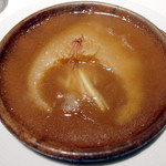 フカヒレの姿煮込み　陶板仕立て