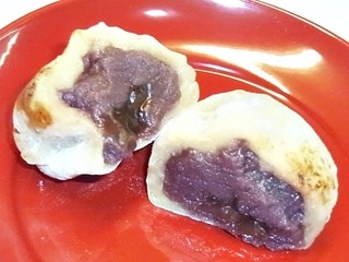 Kashi Doko Izumiya Denbee Karuizawa Ten - みたらし栗大福をカット